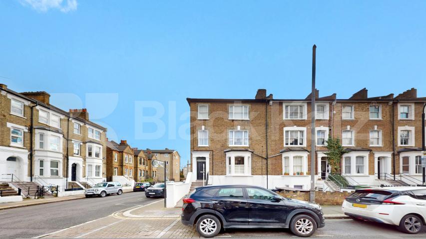			2 Bedroom, 1 bath, 1 reception Flat			 Cathnor Road, Shepherds Bush